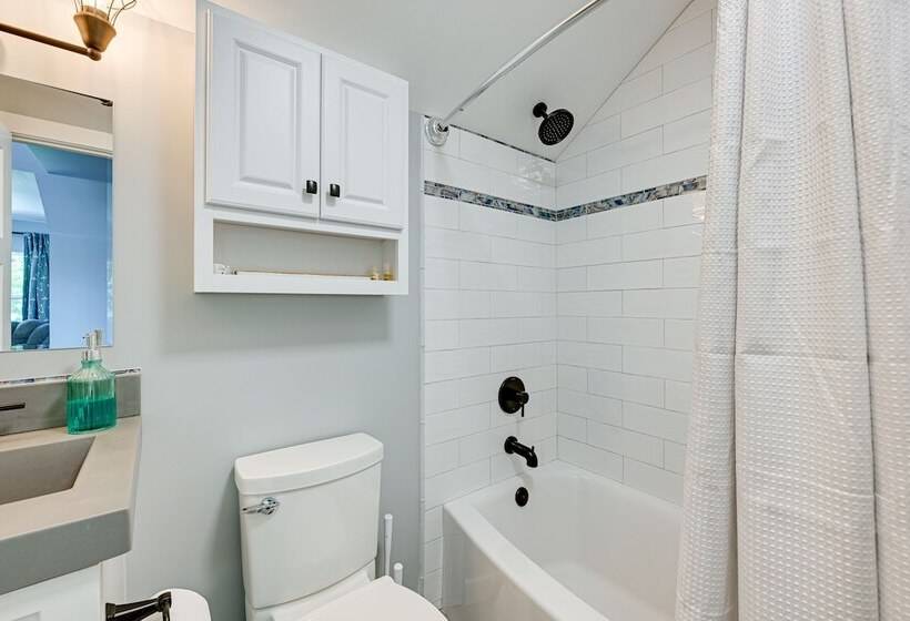 Scenic Bryson City Retreat W/ Direct Lake Access!