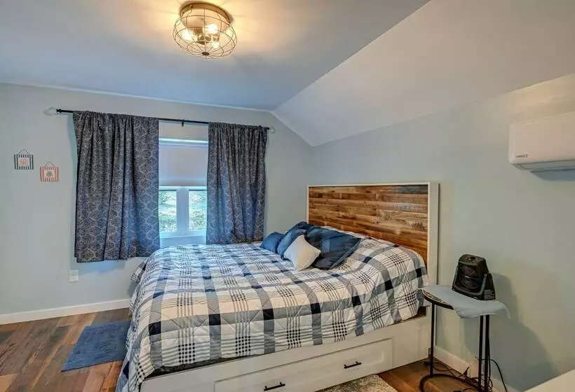 Scenic Bryson City Retreat W/ Direct Lake Access!