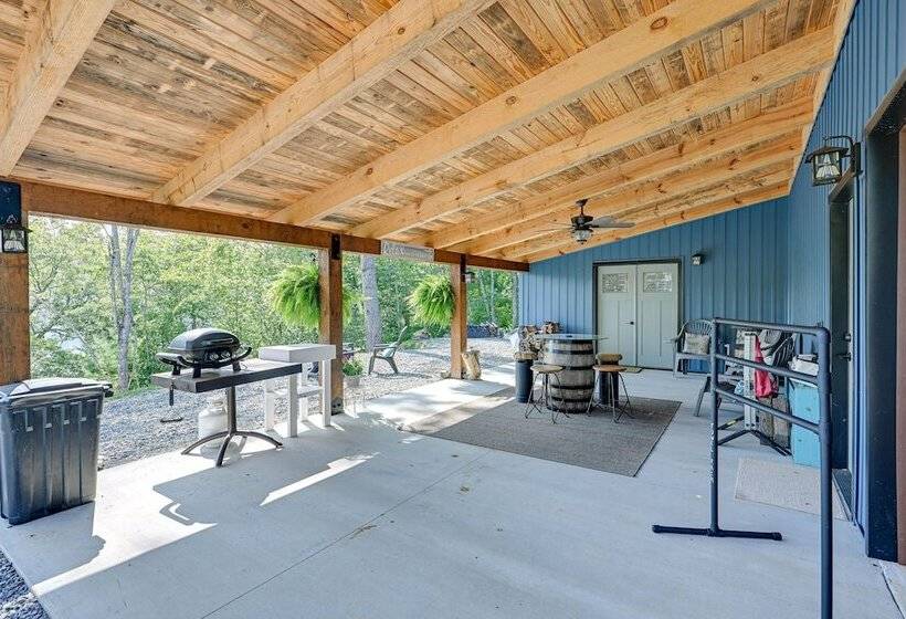 Scenic Bryson City Retreat W/ Direct Lake Access!