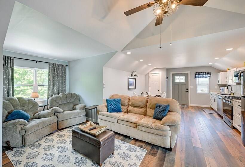 Scenic Bryson City Retreat W/ Direct Lake Access!