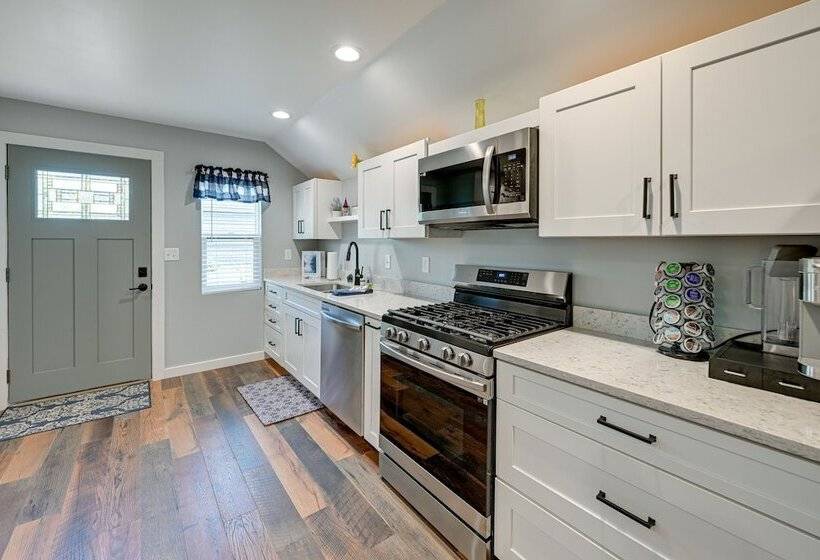 Scenic Bryson City Retreat W/ Direct Lake Access!