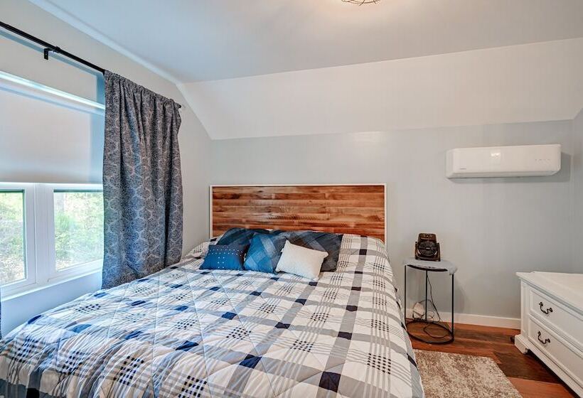 Scenic Bryson City Retreat W/ Direct Lake Access!