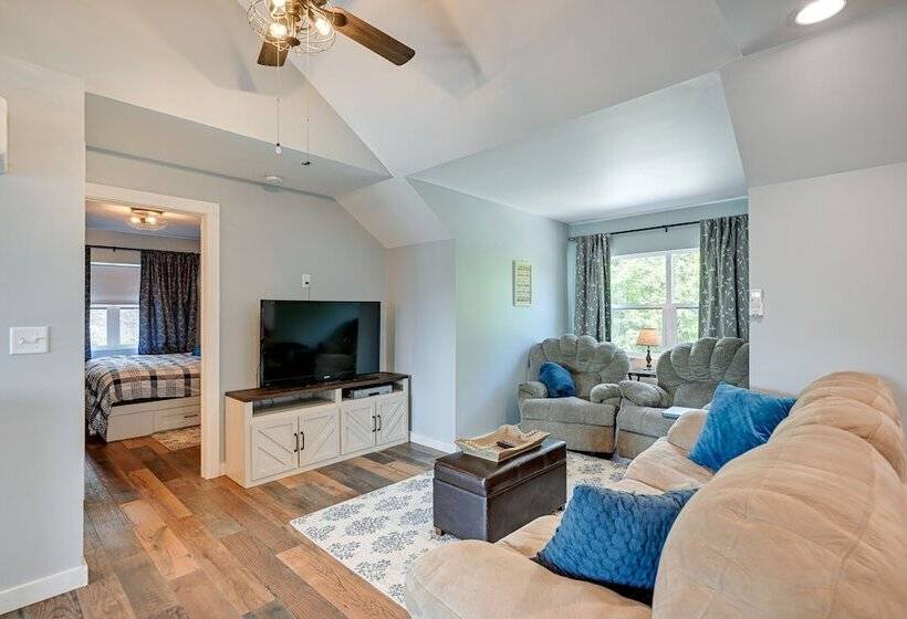 Scenic Bryson City Retreat W/ Direct Lake Access!