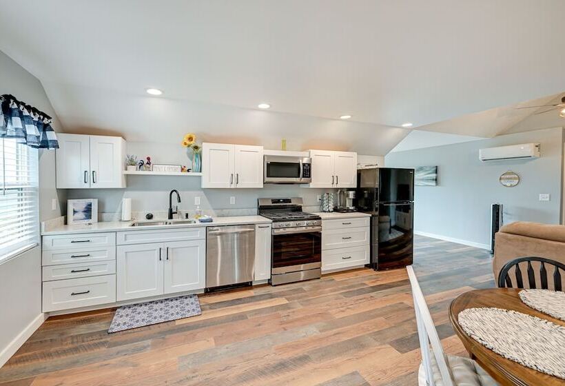 Scenic Bryson City Retreat W/ Direct Lake Access!