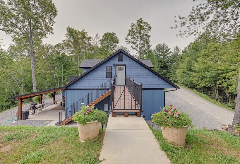 Scenic Bryson City Retreat W/ Direct Lake Access!