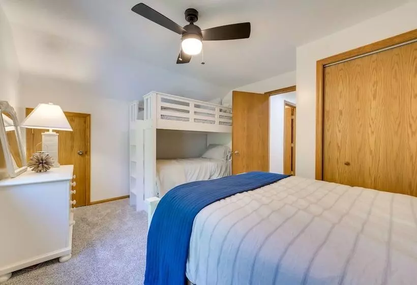 Scenic Cottage W/ Private Dock On Torch Lake