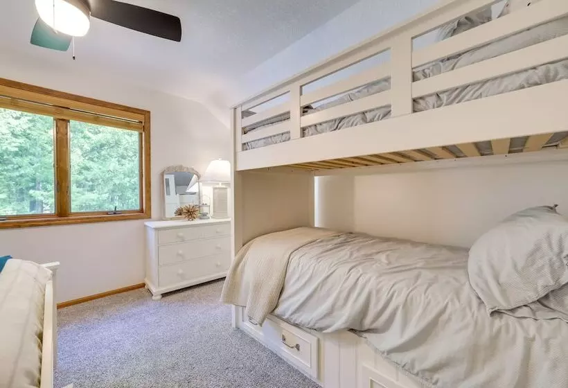 Scenic Cottage W/ Private Dock On Torch Lake