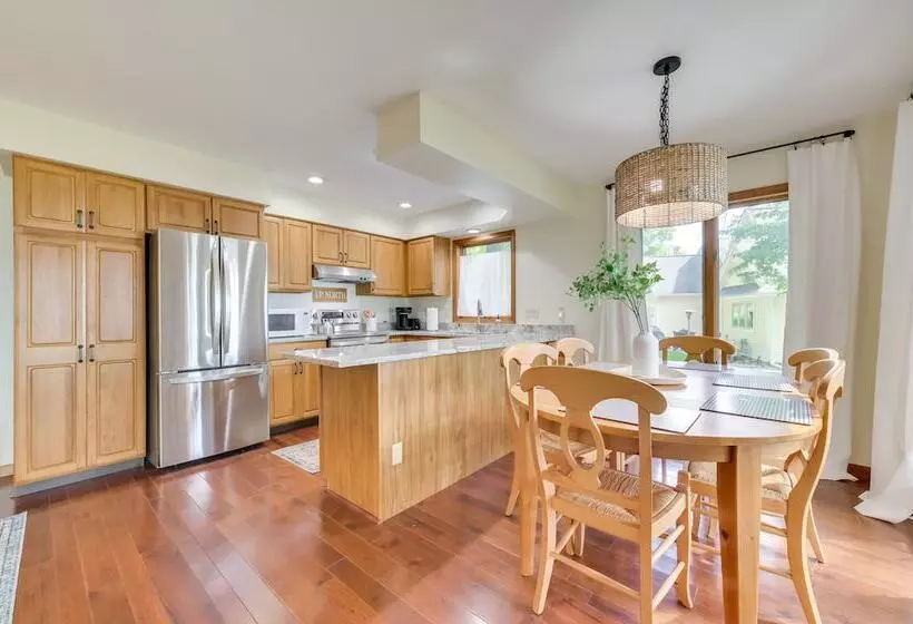 Scenic Cottage W/ Private Dock On Torch Lake