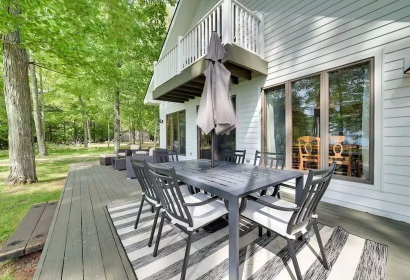 Scenic Cottage W/ Private Dock On Torch Lake