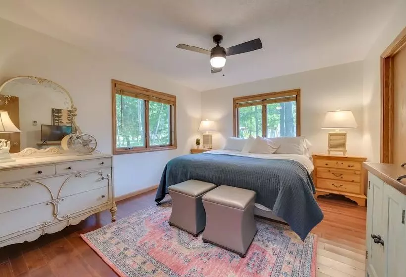 Scenic Cottage W/ Private Dock On Torch Lake