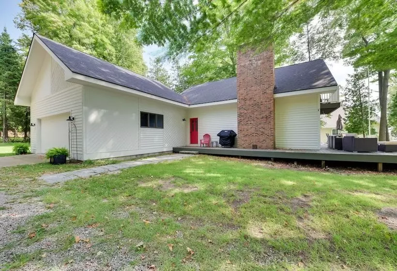 Scenic Cottage W/ Private Dock On Torch Lake