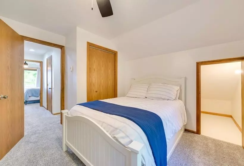 Scenic Cottage W/ Private Dock On Torch Lake