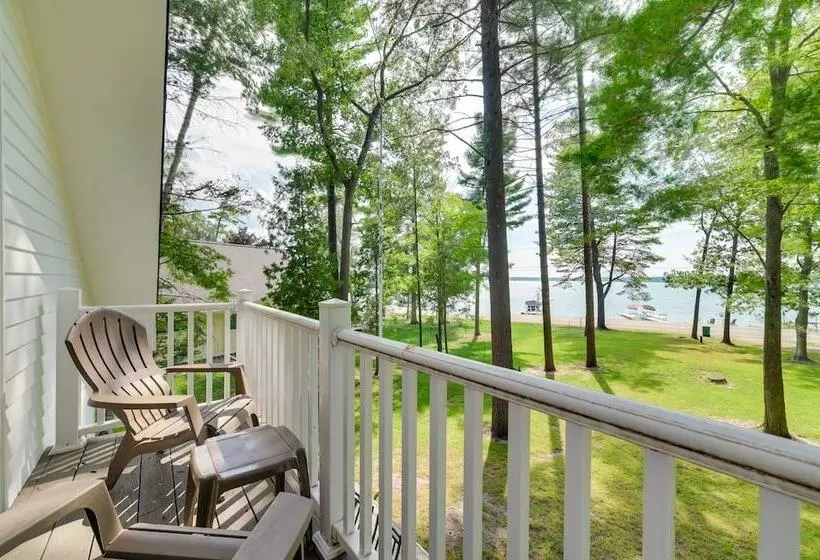 Scenic Cottage W/ Private Dock On Torch Lake