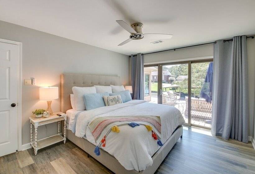 Peaceful Hot Springs Home: Deck W/ Water Views!