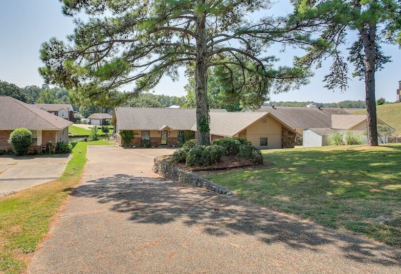 Peaceful Hot Springs Home: Deck W/ Water Views!