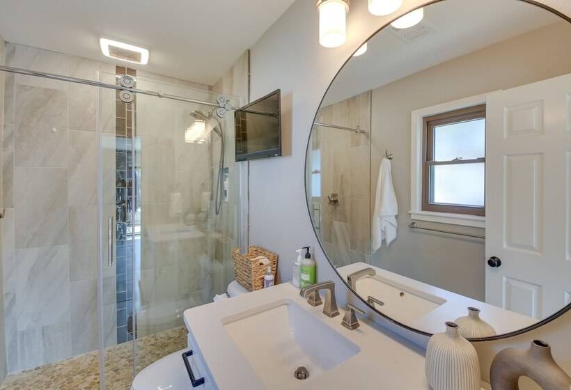 Peaceful Hot Springs Home: Deck W/ Water Views!