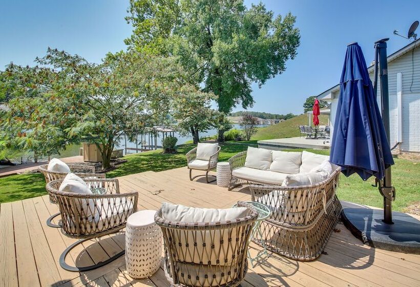 Peaceful Hot Springs Home: Deck W/ Water Views!