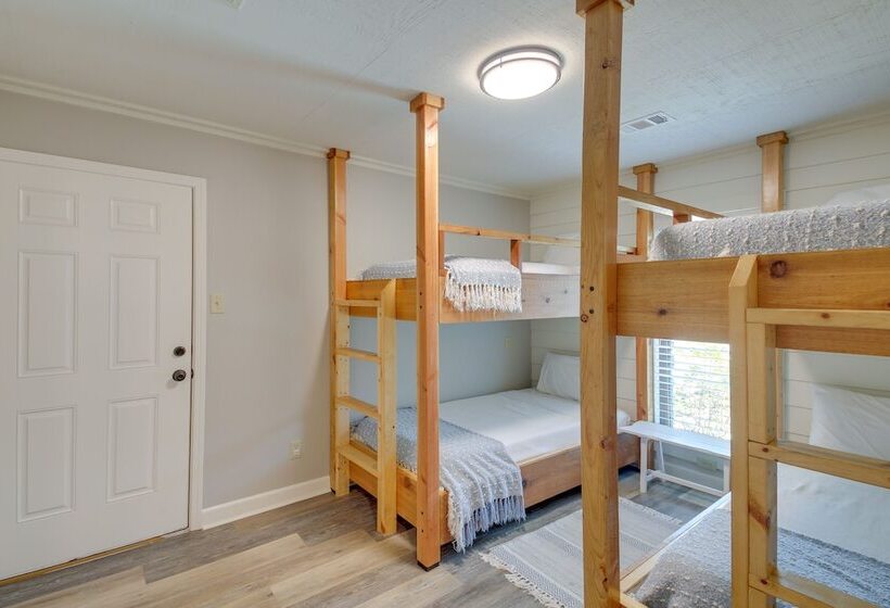 Peaceful Hot Springs Home: Deck W/ Water Views!