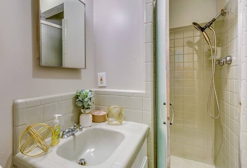 Spacious Little Rock Home W/ Patio   9 Mi To Dtwn!