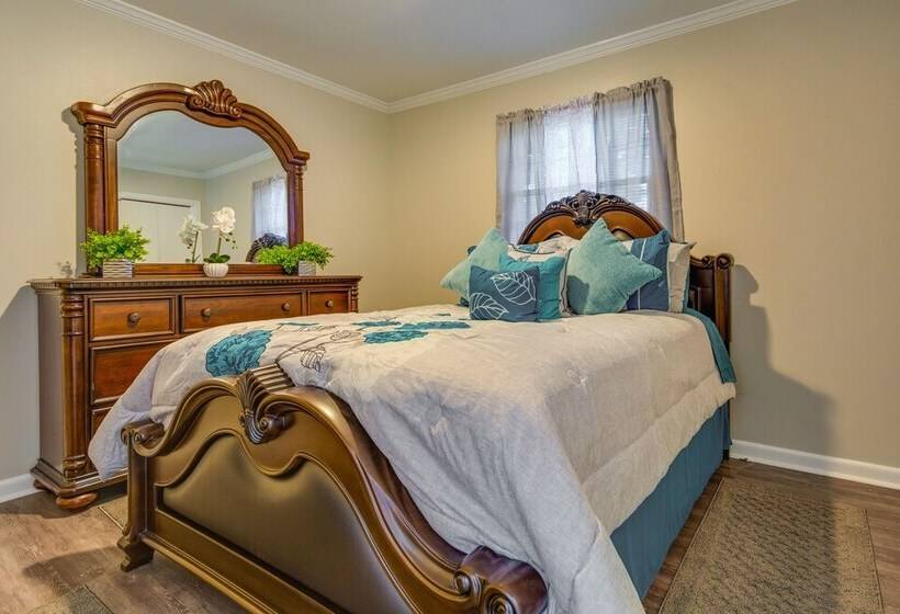 Spacious Little Rock Home W/ Patio   9 Mi To Dtwn!