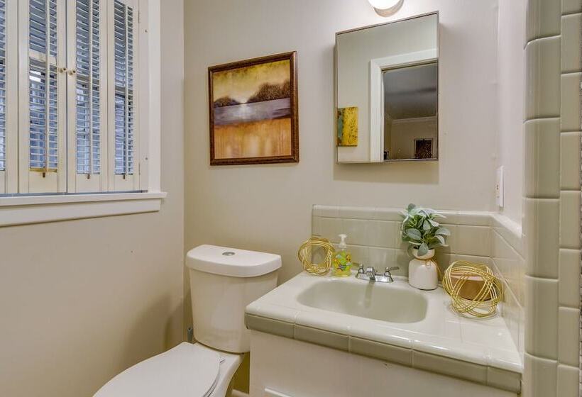 Spacious Little Rock Home W/ Patio   9 Mi To Dtwn!