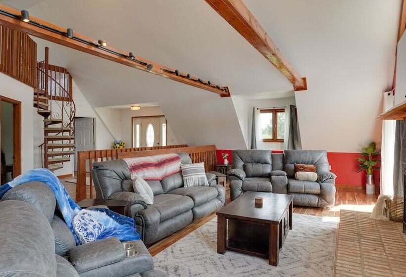 Spacious Mcminnville Vacation Home W/ Gas Grill!