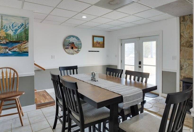 Spacious Mcminnville Vacation Home W/ Gas Grill!