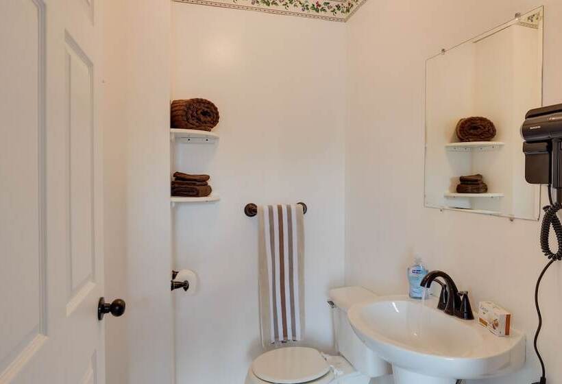 Spacious Mcminnville Vacation Home W/ Gas Grill!