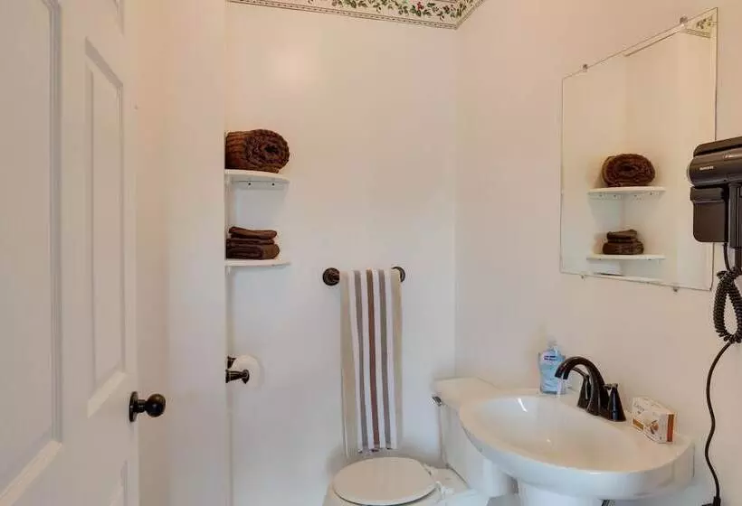 Spacious Mcminnville Vacation Home W/ Gas Grill!