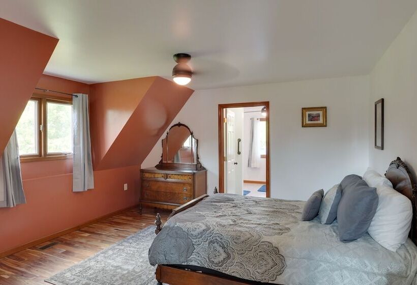 Spacious Mcminnville Vacation Home W/ Gas Grill!