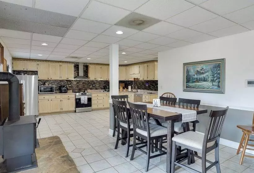 Spacious Mcminnville Vacation Home W/ Gas Grill!