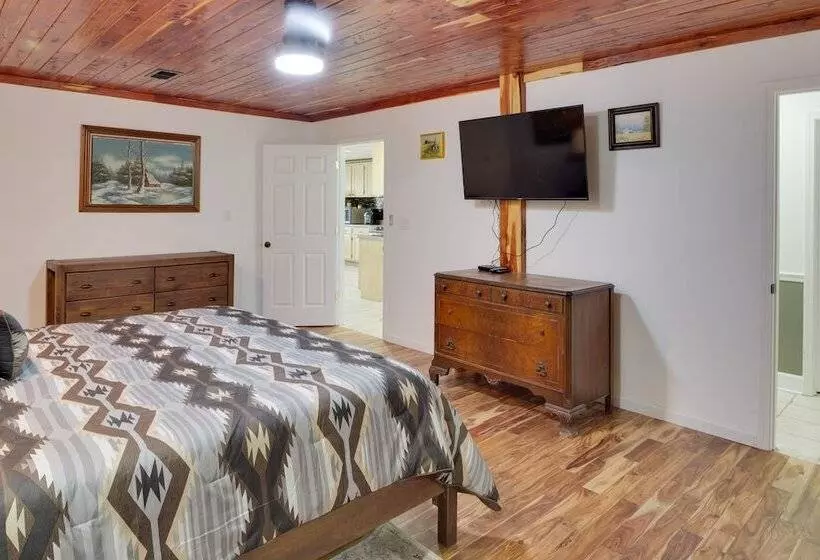 Spacious Mcminnville Vacation Home W/ Gas Grill!