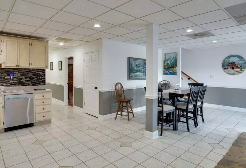 Spacious Mcminnville Vacation Home W/ Gas Grill!