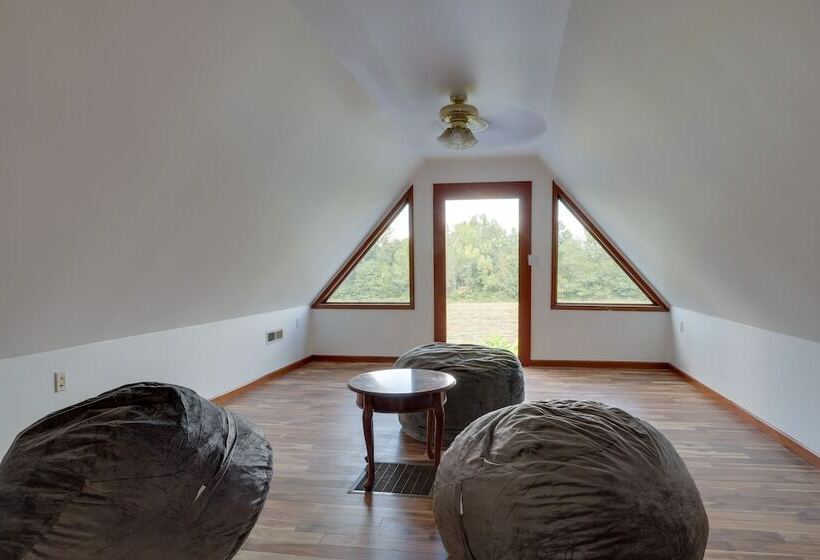 Spacious Mcminnville Vacation Home W/ Gas Grill!