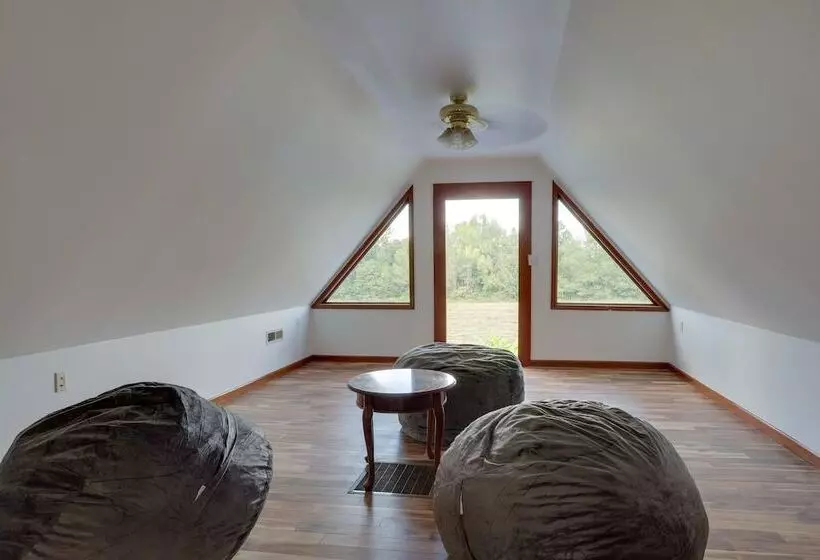 Spacious Mcminnville Vacation Home W/ Gas Grill!