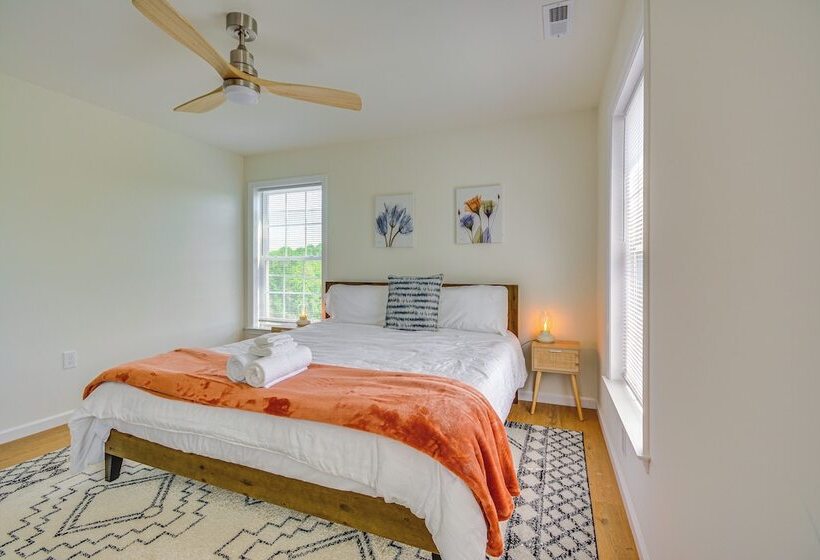 Timeless Hillsville Farmhouse: Blue Ridge Parkway!