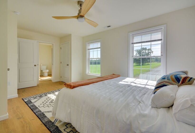 Timeless Hillsville Farmhouse: Blue Ridge Parkway!