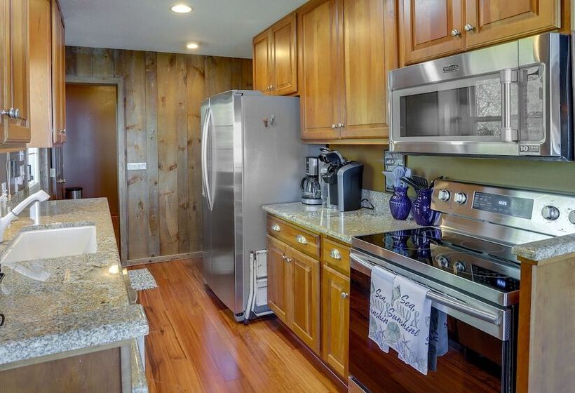 Waterfront South Haven Home W/ Beach Access!