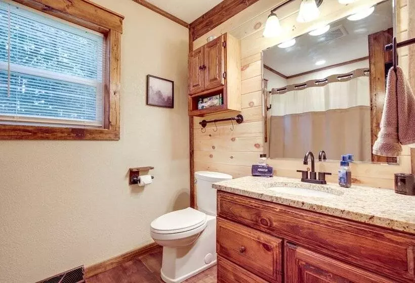 Woodruff Home W/ Lake Access & Pier, Near Town!