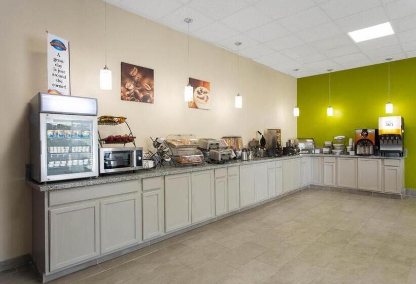 בית מלון כפרי Baymont By Wyndham Cheraw