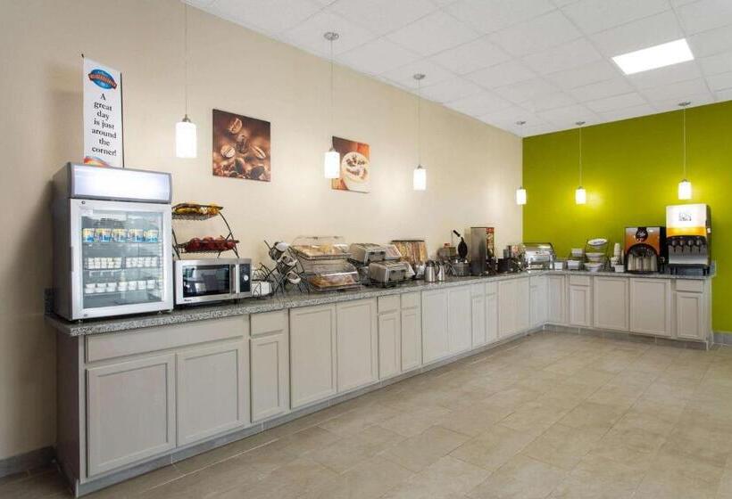 בית מלון כפרי Baymont By Wyndham Cheraw