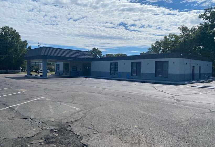 בית מלון כפרי Baymont By Wyndham Cheraw