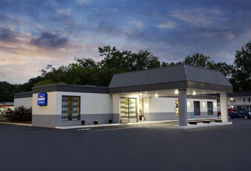 בית מלון כפרי Baymont By Wyndham Cheraw