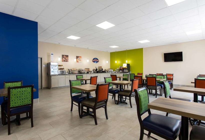 בית מלון כפרי Baymont By Wyndham Cheraw