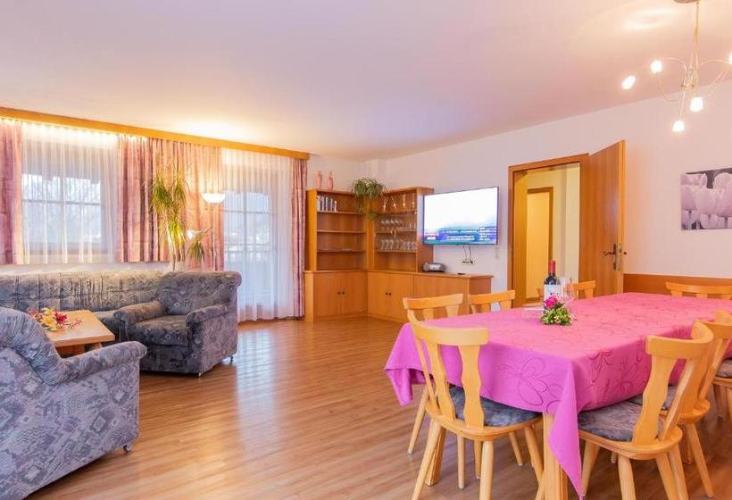 Отель Ferienwohnungen Christine