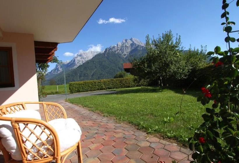 Отель Ferienwohnungen Christine