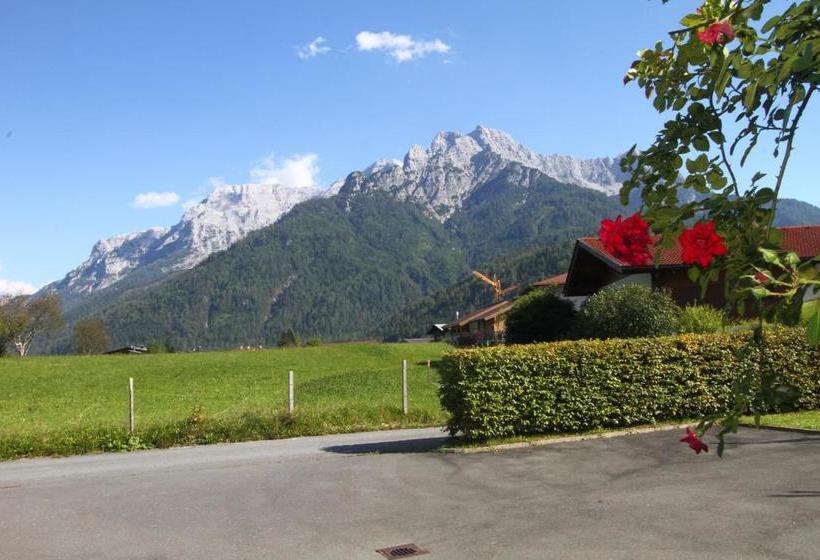 Отель Ferienwohnungen Christine