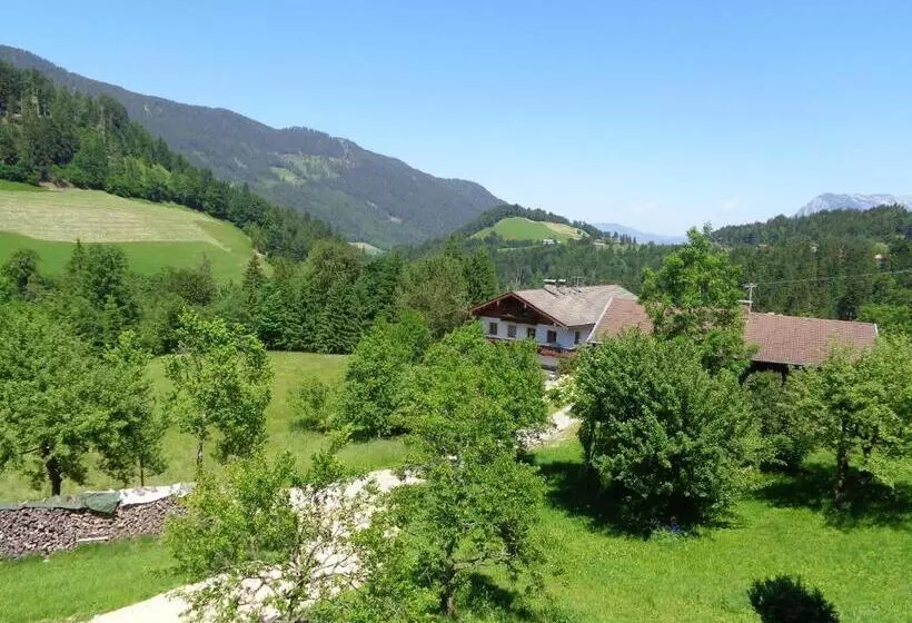 Hotelli Haus Enzian