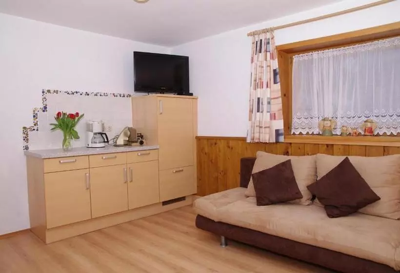 Hotelli Haus Enzian