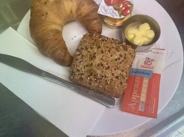 ホテル Zak Neuhausen